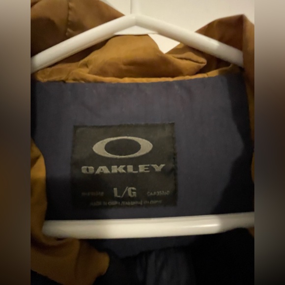 Dark navy blue Oakley water replant shell. Size xl - Picture 4 of 5